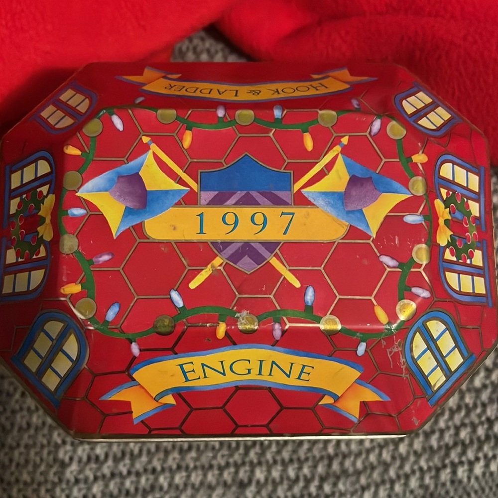 M&M's Engine Hook & Ladder 1997 Metal Collector Storage Tin Can Christmas 🎄